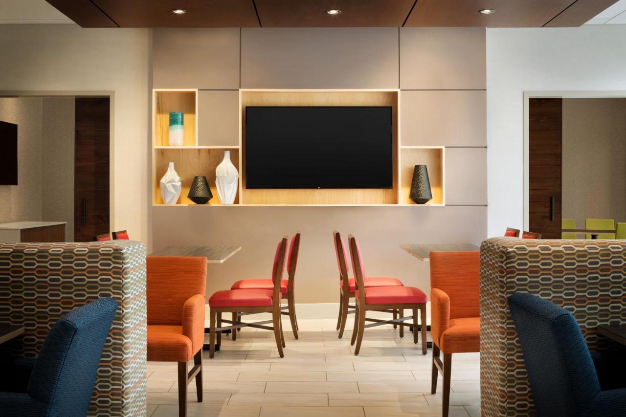 Holiday Inn Express & Suites - Milwaukee West Allis By Ihg מראה חיצוני תמונה
