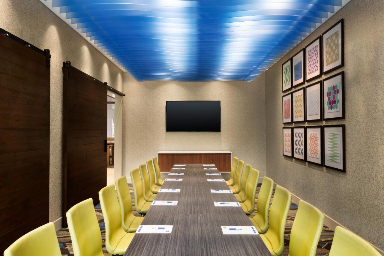 Holiday Inn Express & Suites - Milwaukee West Allis By Ihg מראה חיצוני תמונה