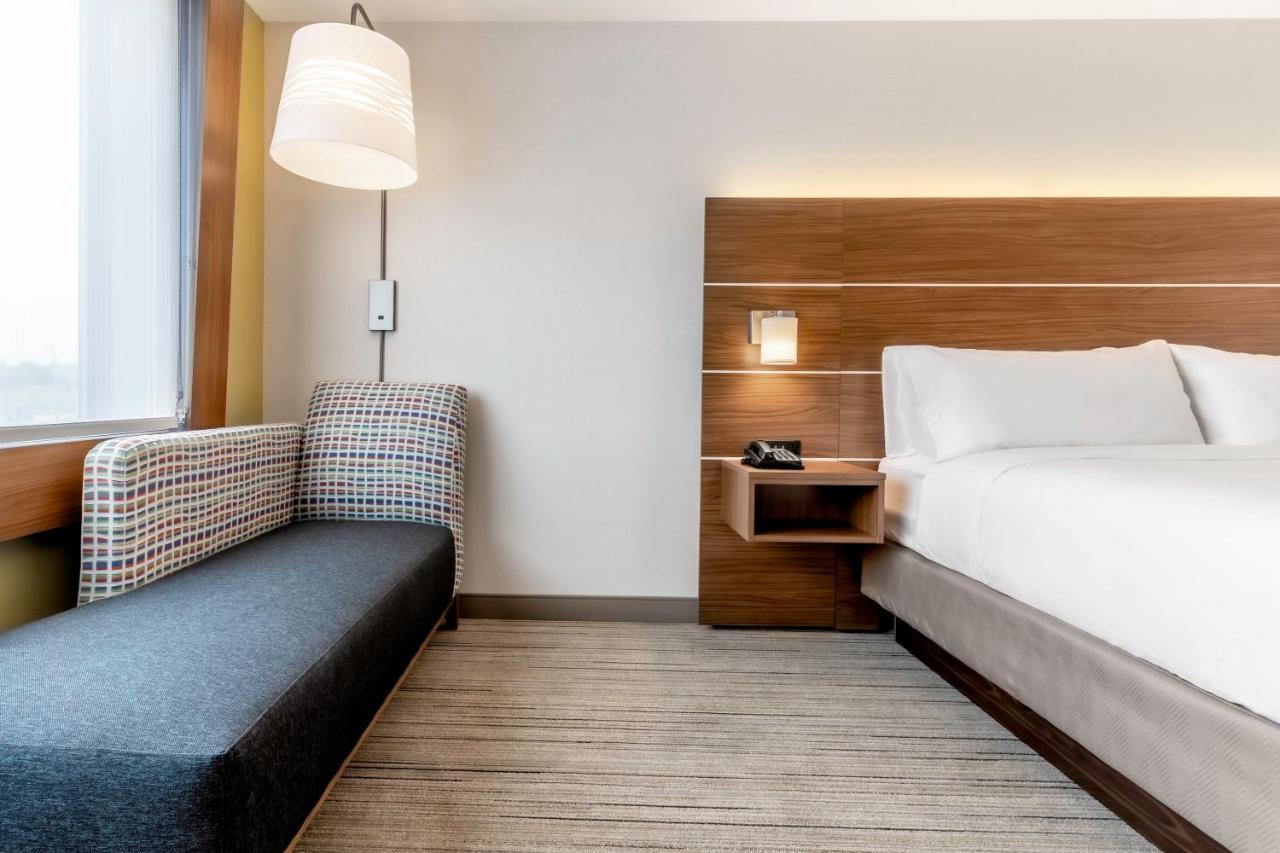 Holiday Inn Express & Suites - Milwaukee West Allis By Ihg מראה חיצוני תמונה