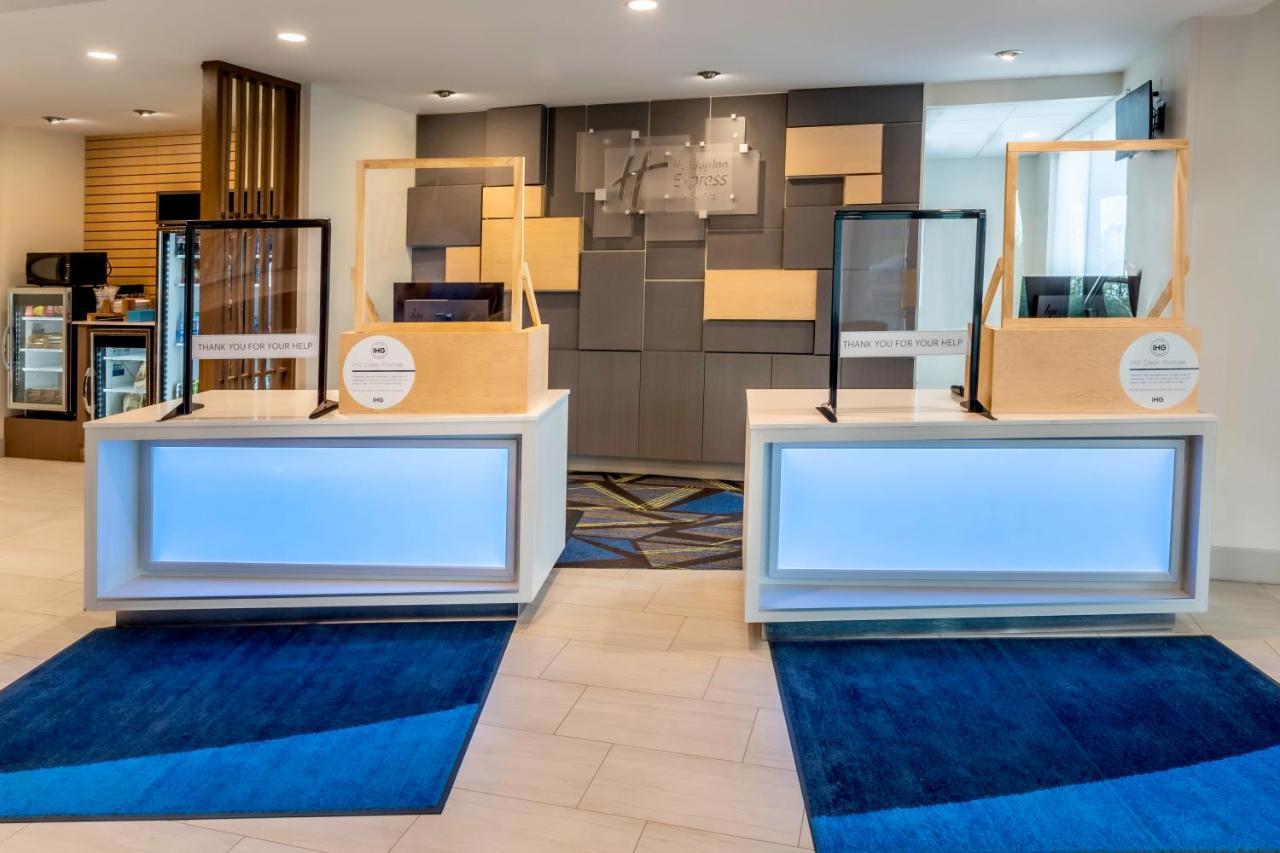 Holiday Inn Express & Suites - Milwaukee West Allis By Ihg מראה חיצוני תמונה