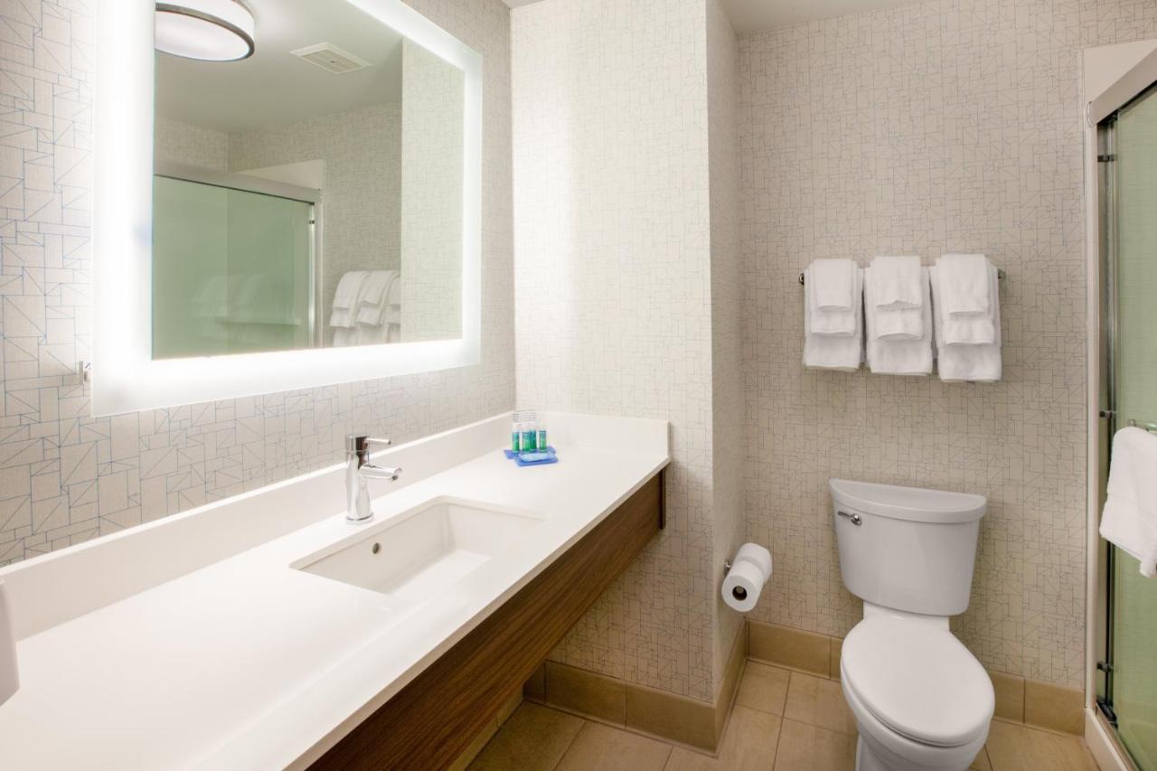 Holiday Inn Express & Suites - Milwaukee West Allis By Ihg מראה חיצוני תמונה