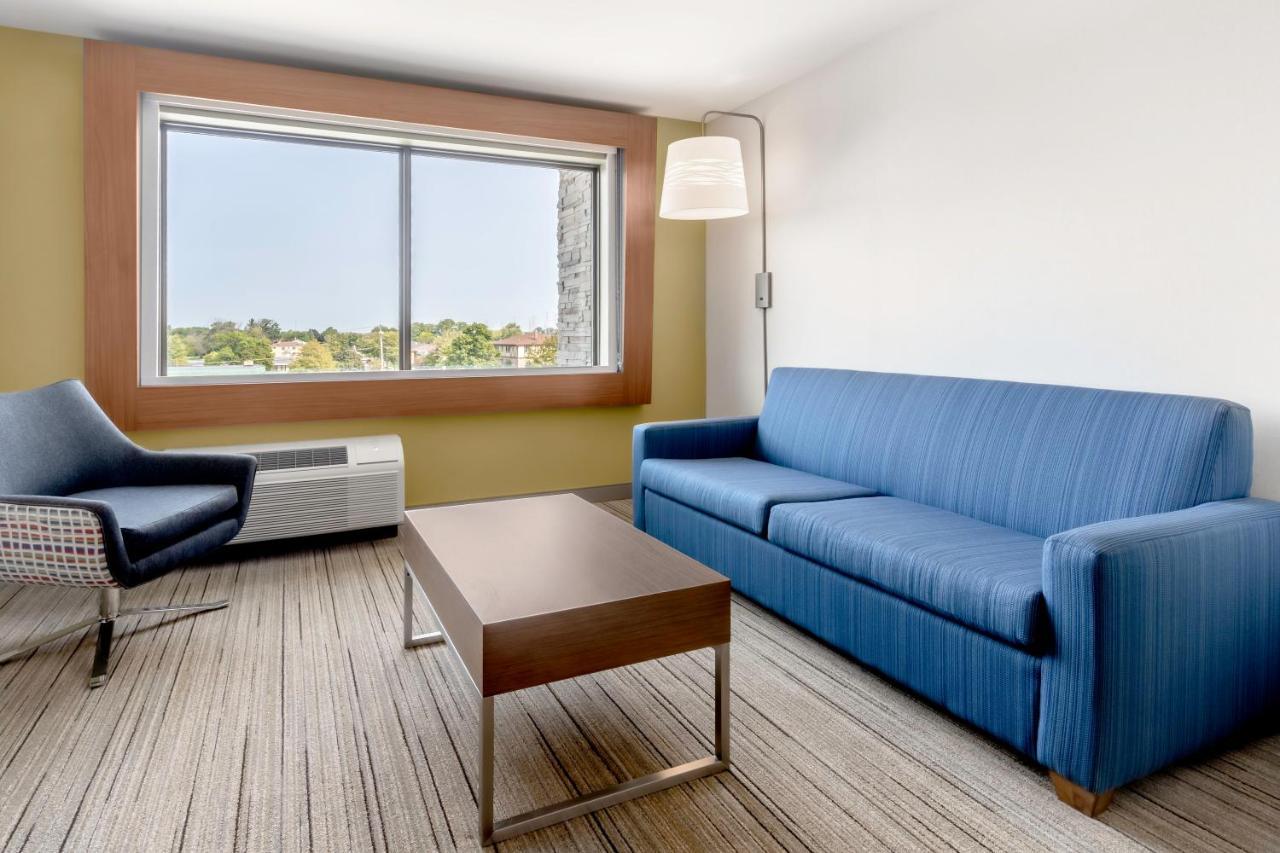 Holiday Inn Express & Suites - Milwaukee West Allis By Ihg מראה חיצוני תמונה