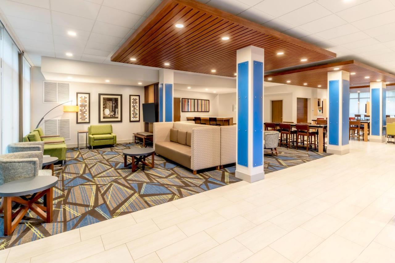 Holiday Inn Express & Suites - Milwaukee West Allis By Ihg מראה חיצוני תמונה