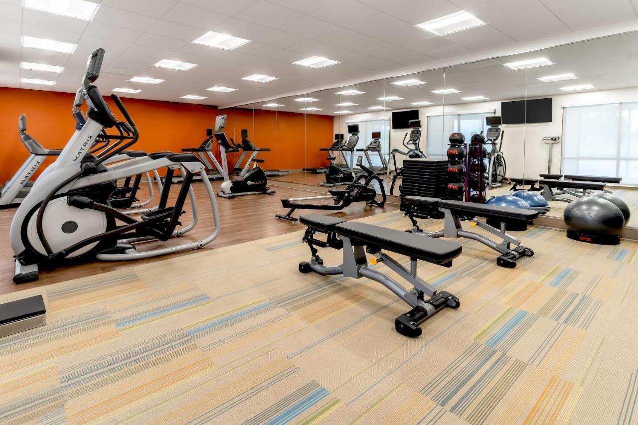 Holiday Inn Express & Suites - Milwaukee West Allis By Ihg מראה חיצוני תמונה