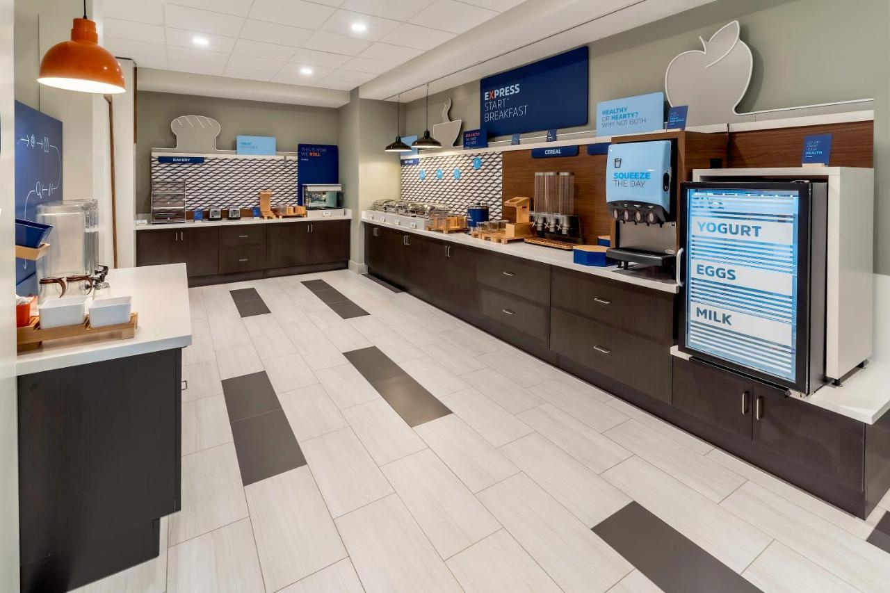 Holiday Inn Express & Suites - Milwaukee West Allis By Ihg מראה חיצוני תמונה