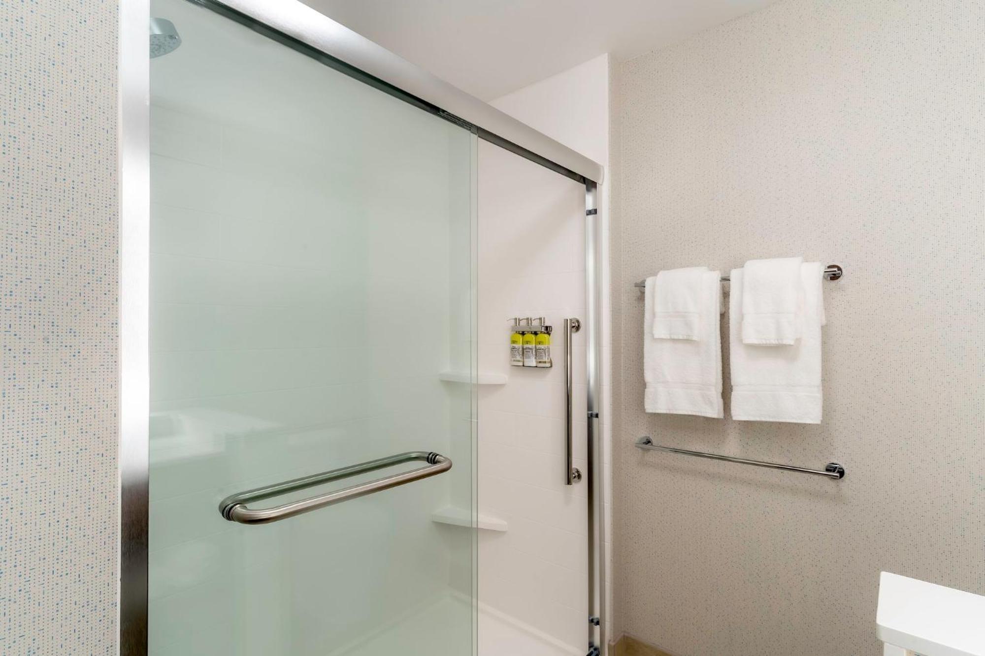 Holiday Inn Express & Suites - Milwaukee West Allis By Ihg מראה חיצוני תמונה